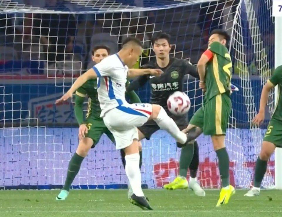 申花错失单刀球，那不勒斯门将神勇扑救成最大功臣！